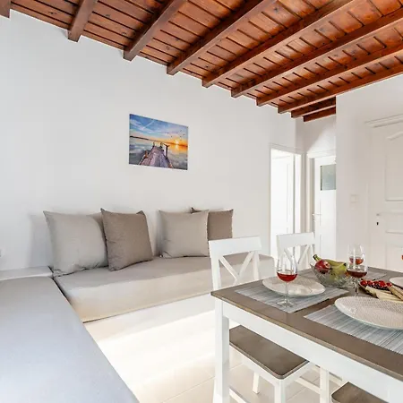 Apartment Blue Diamond Retreat